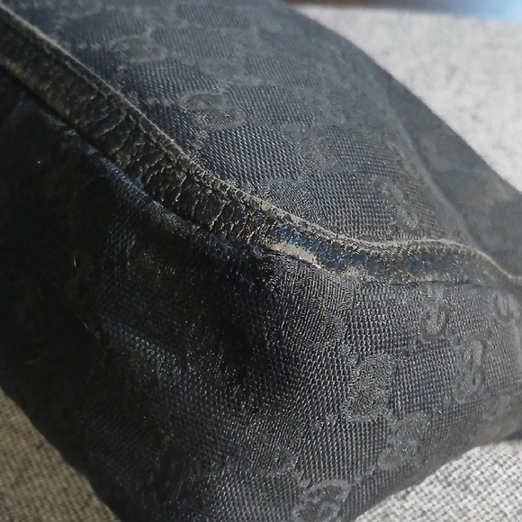 Gucci Black Monogram Shoulder Bag - Picture 8 of 16